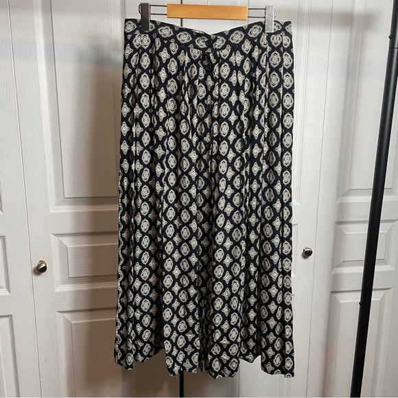 Button Down 90s Maxi Skirt - Picture 3 of 16